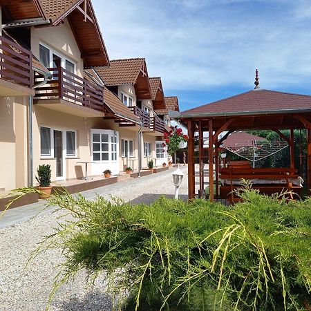 Petrovics Apartmanhaz 1 Бік Екстер'єр фото