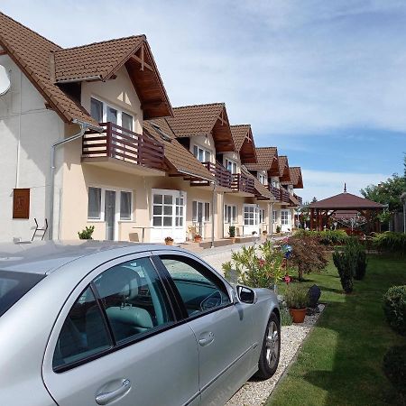 Petrovics Apartmanhaz 1 Бік Екстер'єр фото