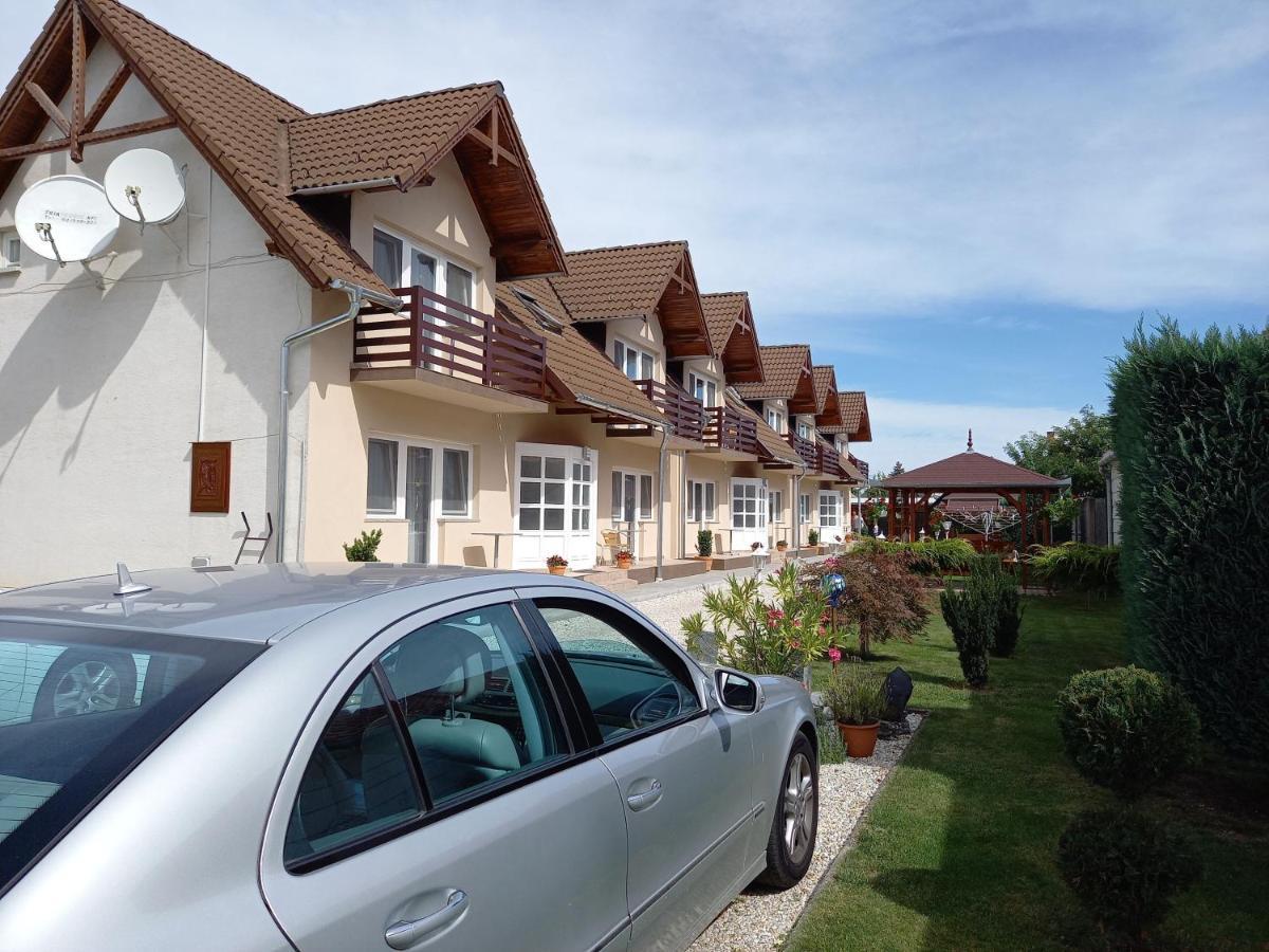 Petrovics Apartmanhaz 1 Бік Екстер'єр фото