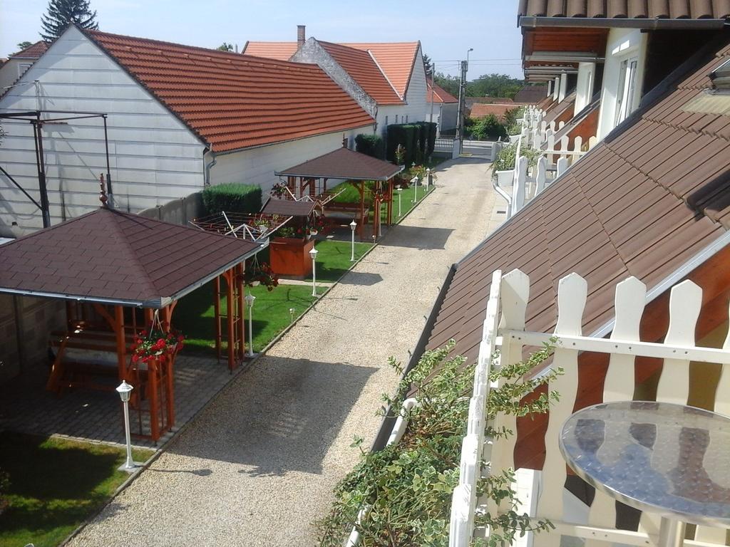 Petrovics Apartmanhaz 1 Бік Екстер'єр фото