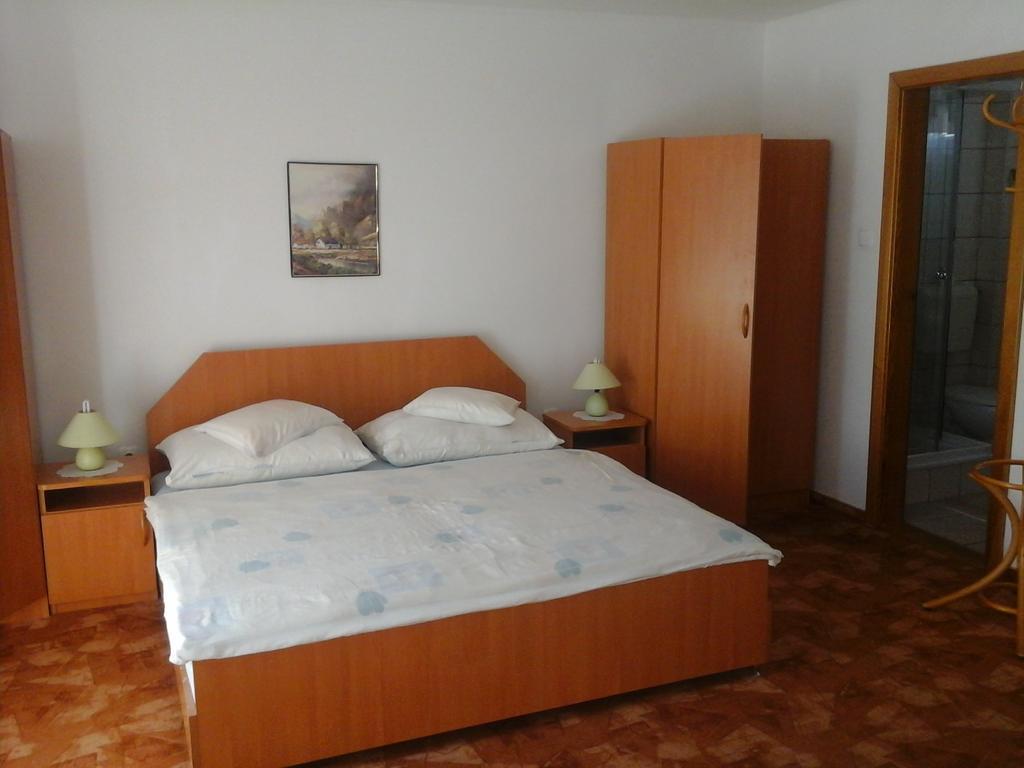 Petrovics Apartmanhaz 1 Бік Екстер'єр фото
