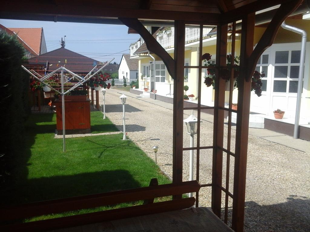 Petrovics Apartmanhaz 1 Бік Екстер'єр фото