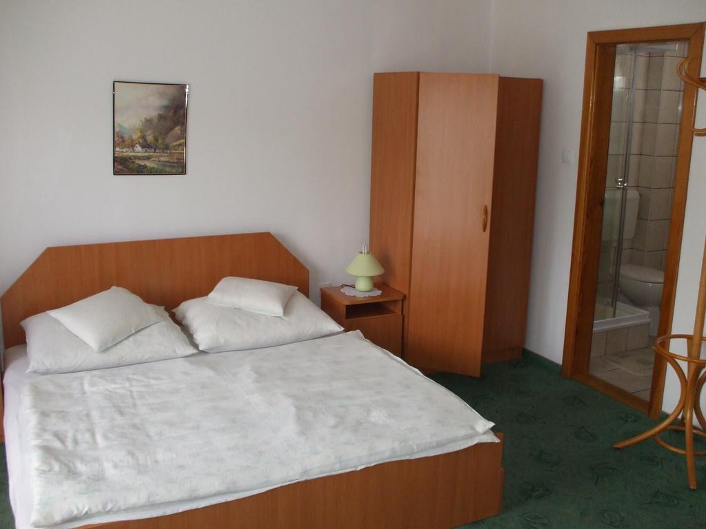 Petrovics Apartmanhaz 1 Бік Екстер'єр фото